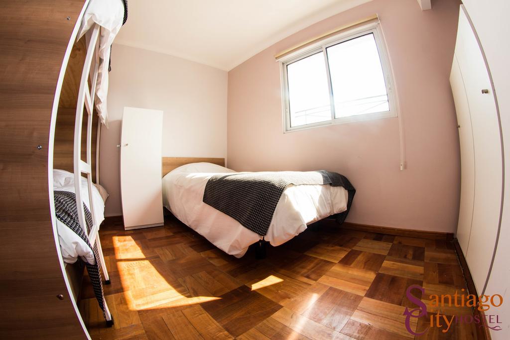 Santiago City Hostel Room photo